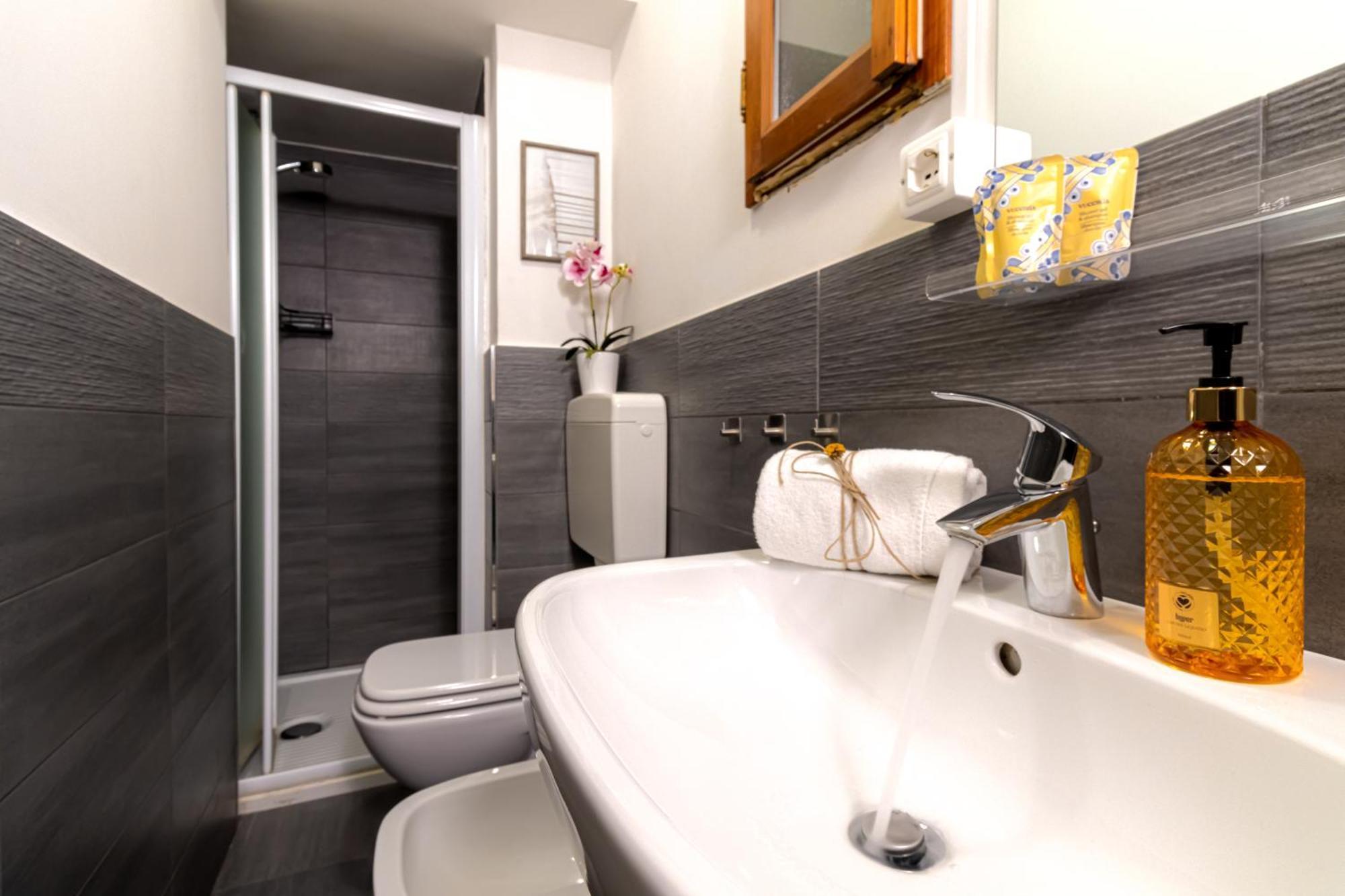 볼로냐 Charming Frescoed Loft 아파트 외부 사진